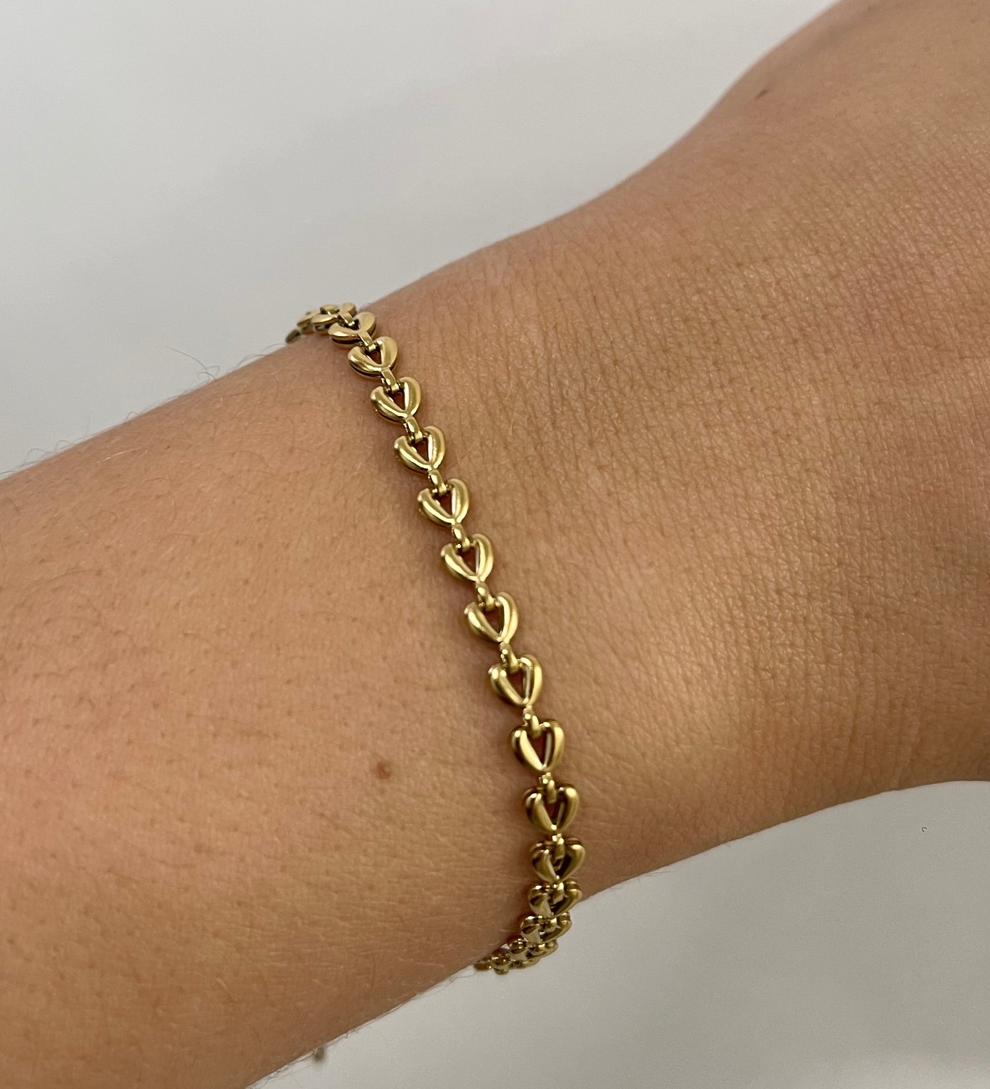Heart Link Bracelet in Gold - svnx