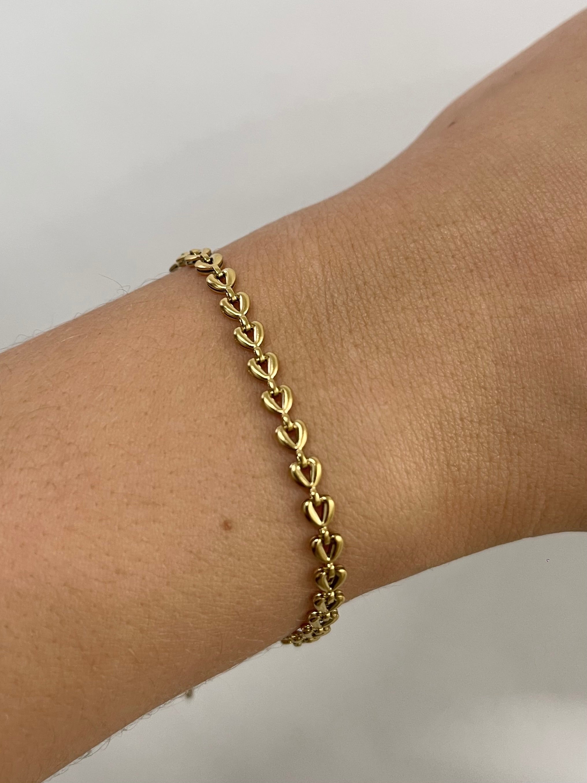 Heart Link Bracelet in Gold - svnx