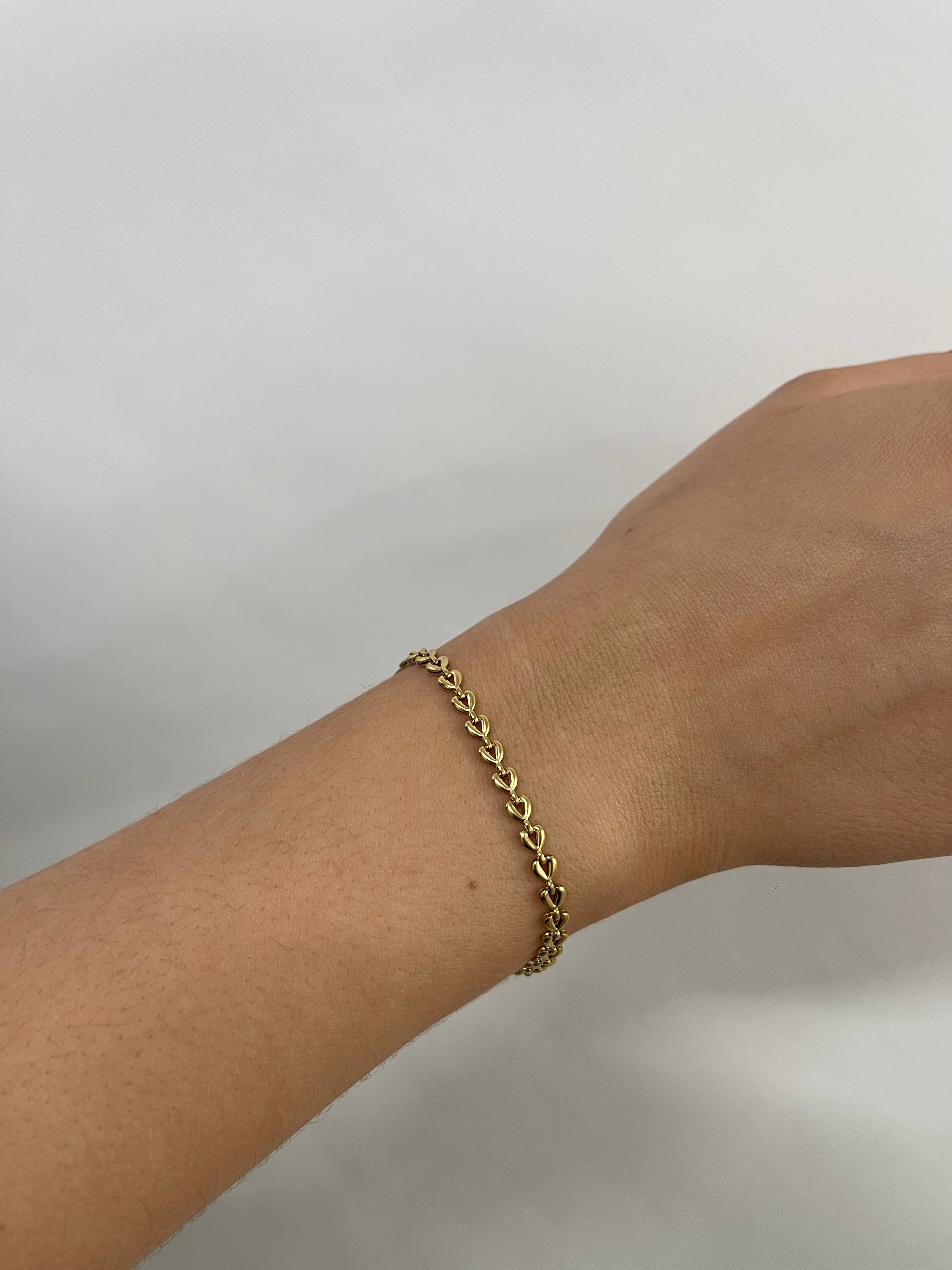 Heart Link Bracelet in Gold - svnx