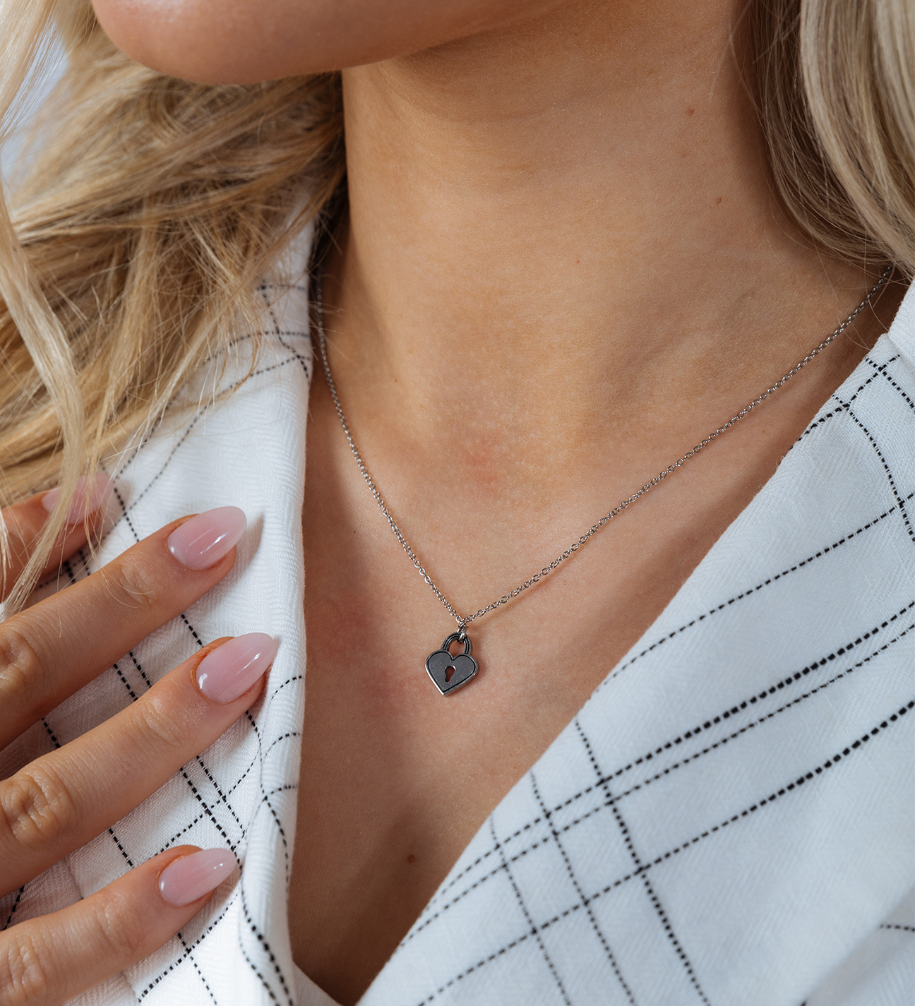 Heart Keyhole Necklace in Silver - Gift Boxed - svnx