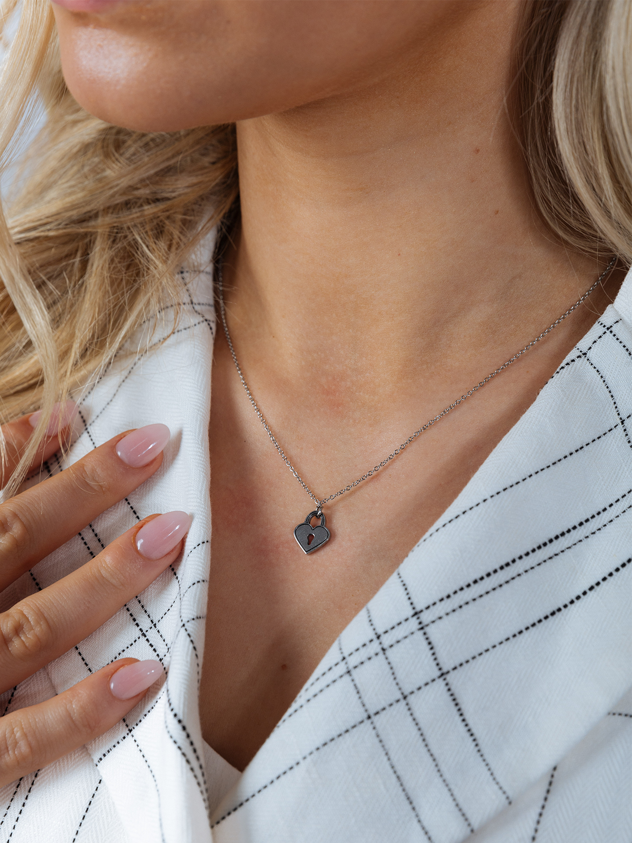 Heart Keyhole Necklace in Silver - Gift Boxed - svnx