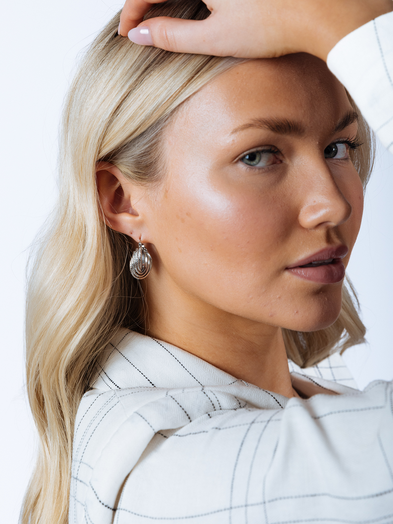 Ribbed Hoops in Silver - svnx