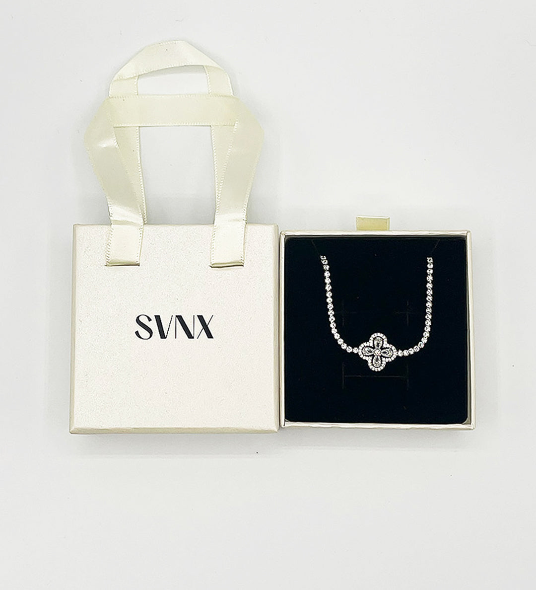 Clover Diamante Bracelet In Silver - Gift Boxed - svnx