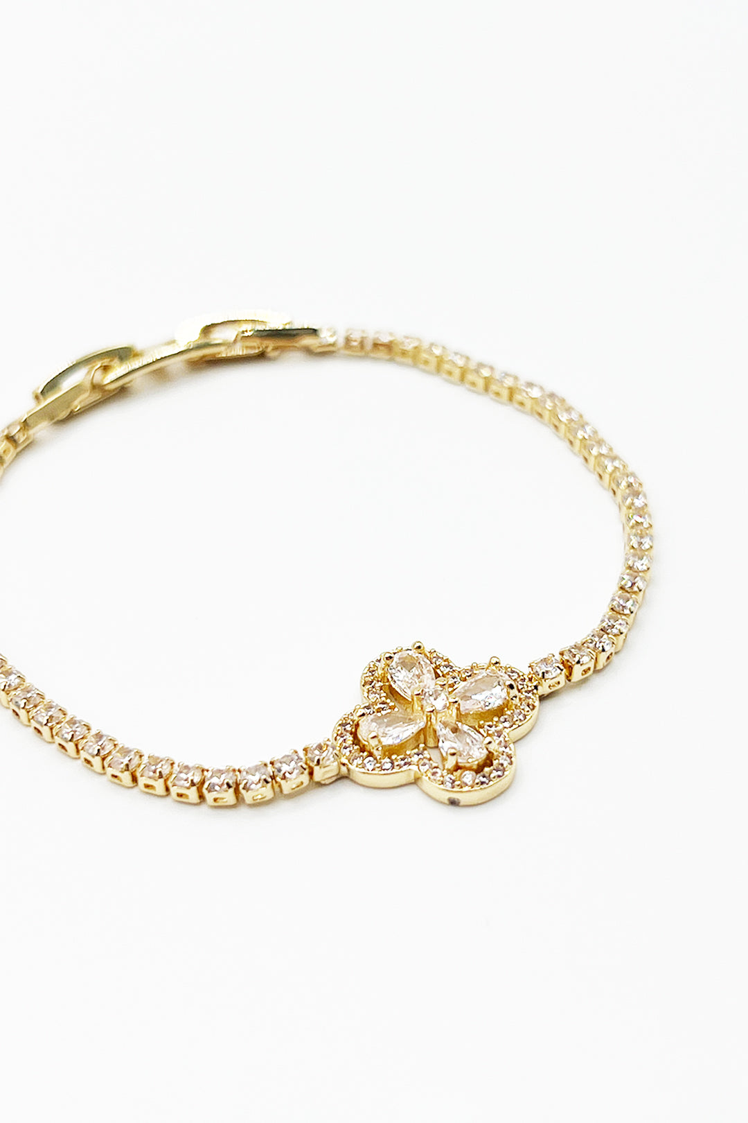 Clover Diamante Bracelet In Gold - Gift Boxed - svnx