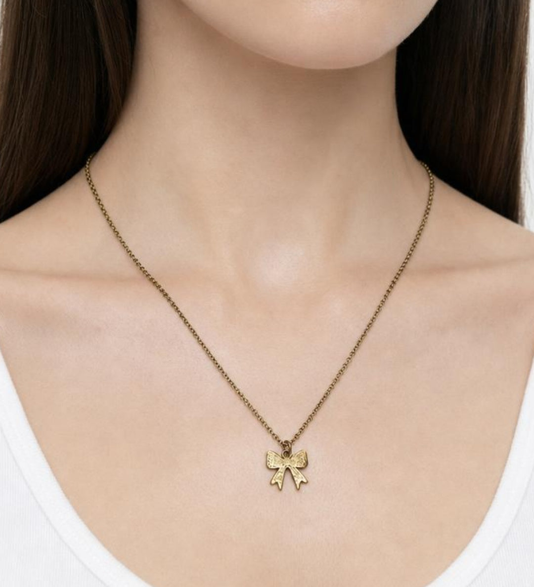 Mini Bow Pendant Necklace in Gold - svnx