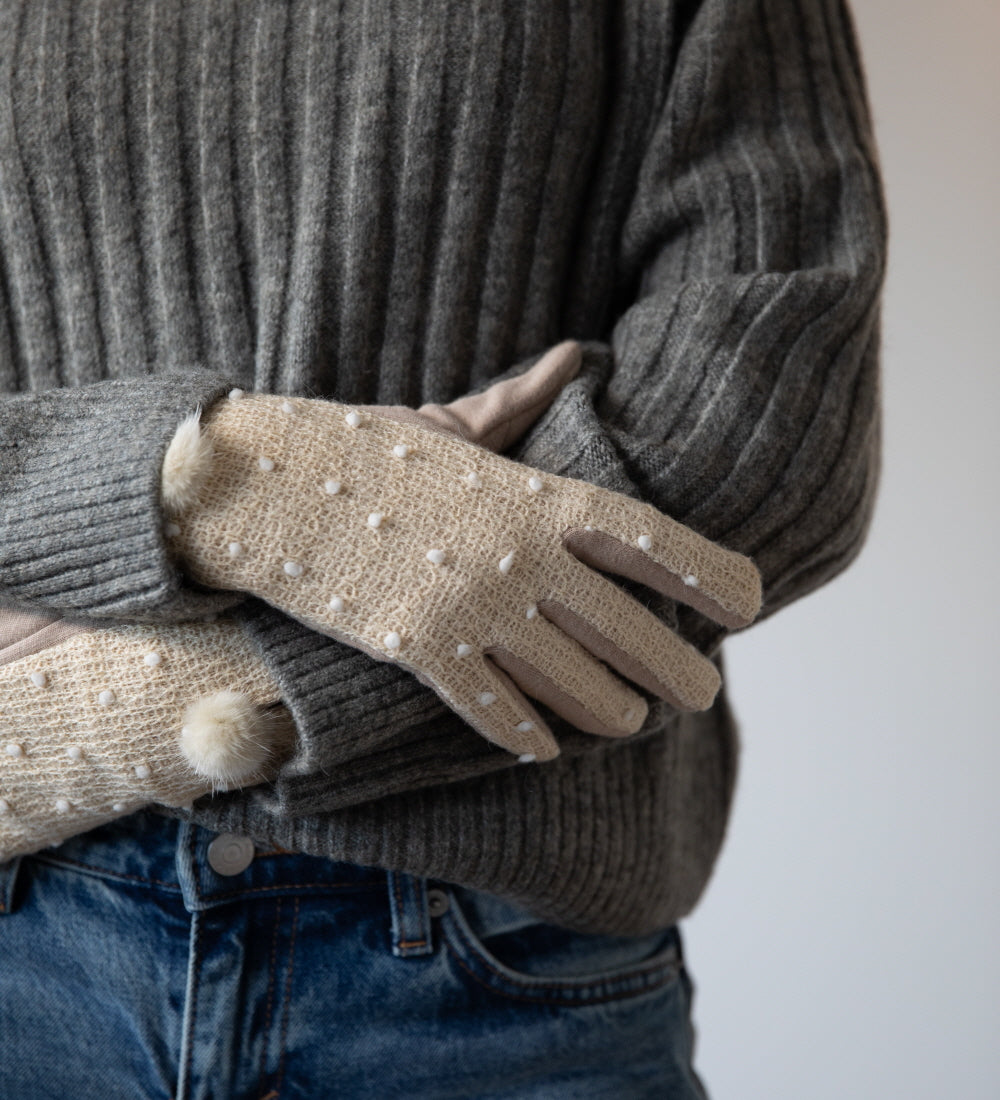 Beige crochet gloves with Pom Pom - svnx