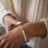 Gold Bracelet with pearl detail - svnx