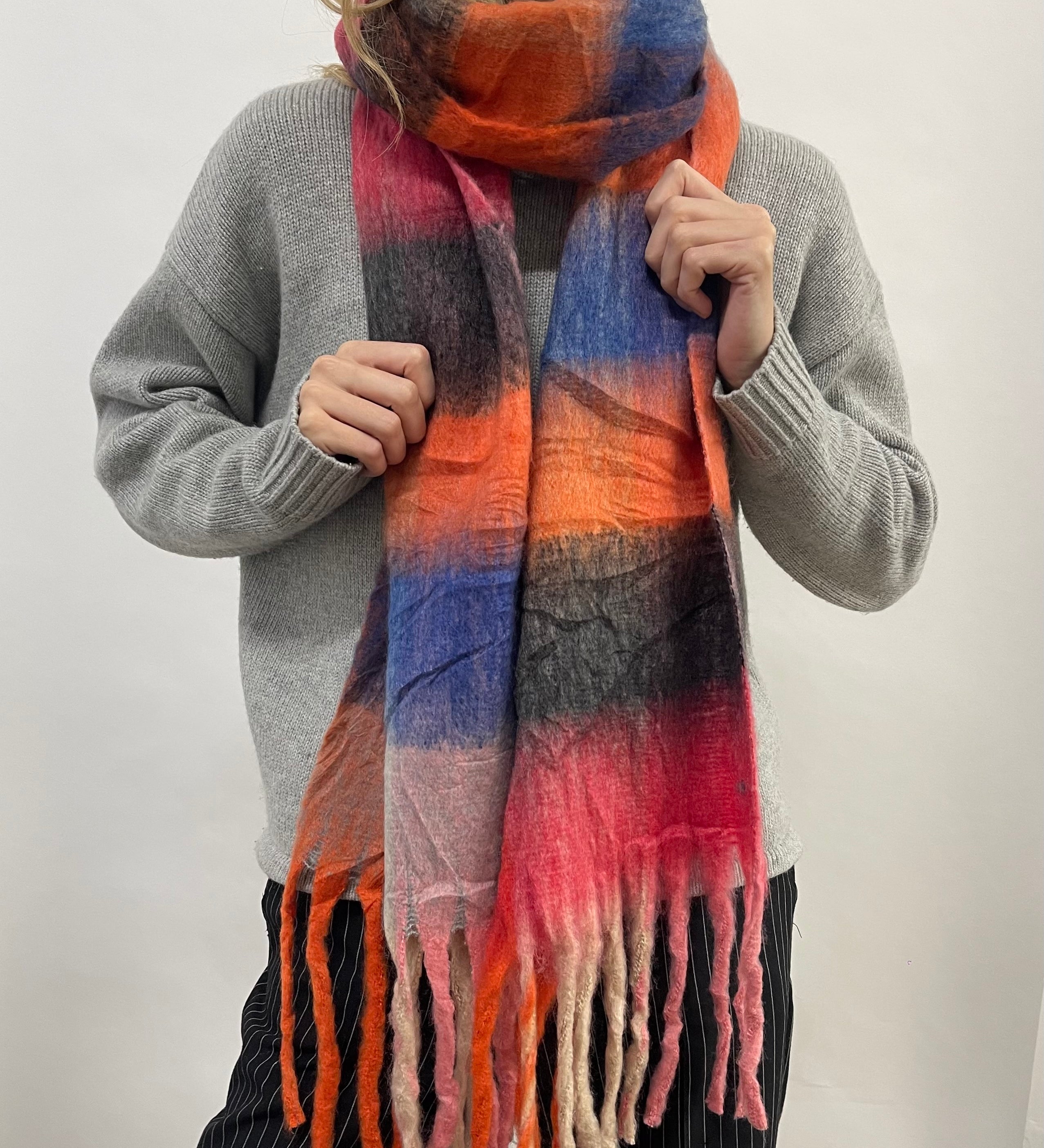 Soft Chunky Checked Scarf with Tassels in Blue Berry - svnx