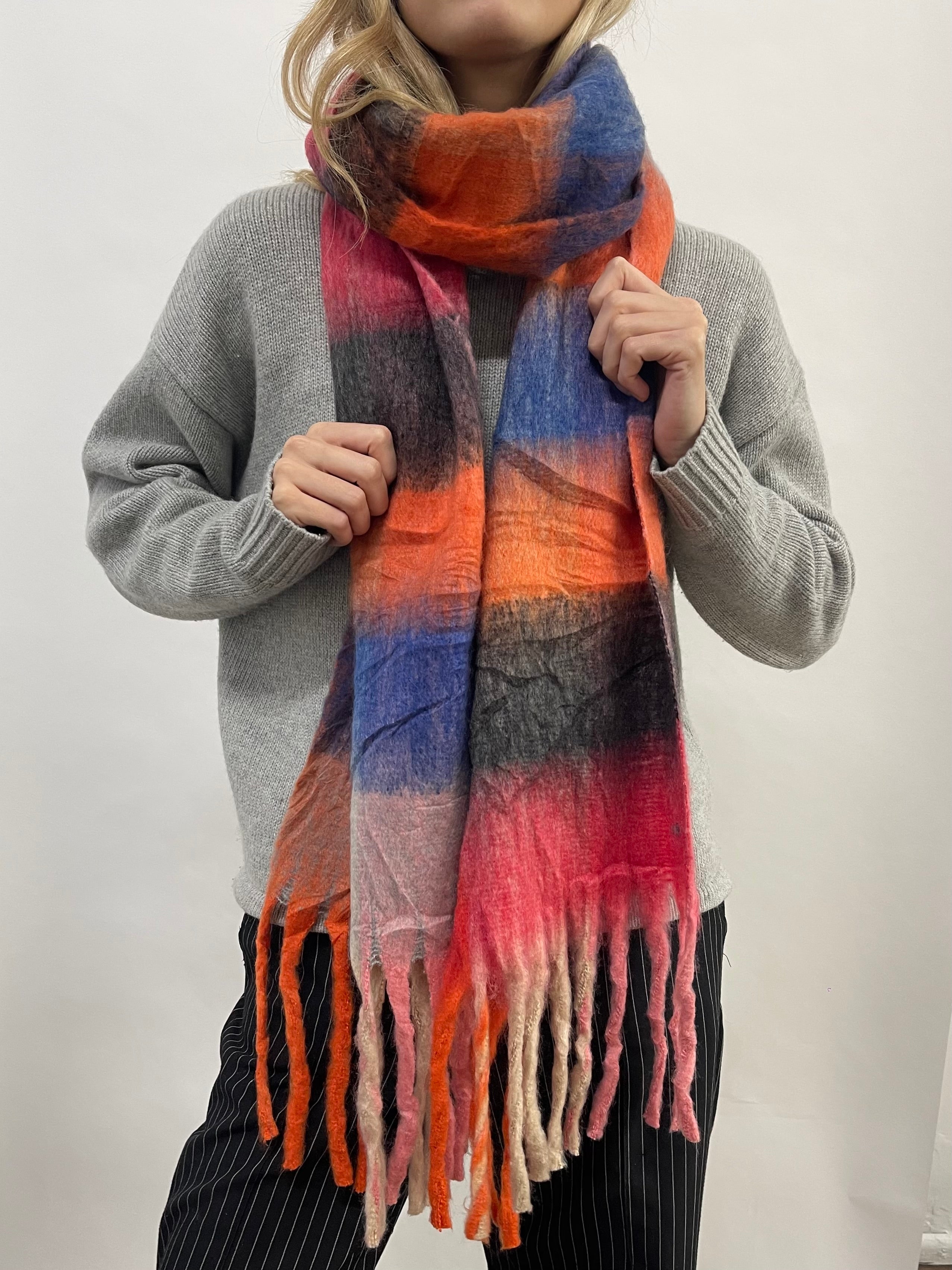 Soft Chunky Checked Scarf with Tassels in Blue Berry - svnx