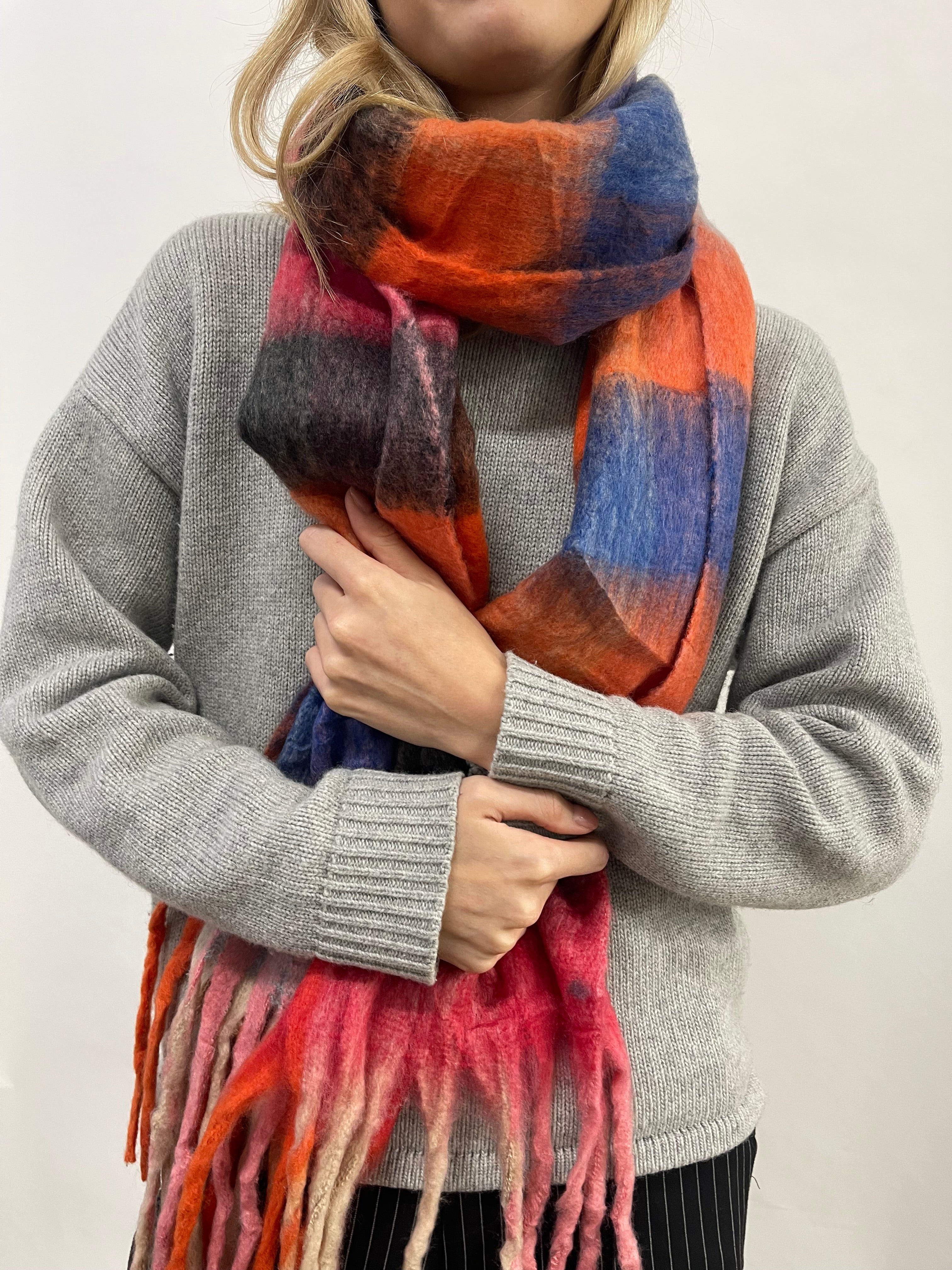 Soft Chunky Checked Scarf with Tassels in Blue Berry - svnx