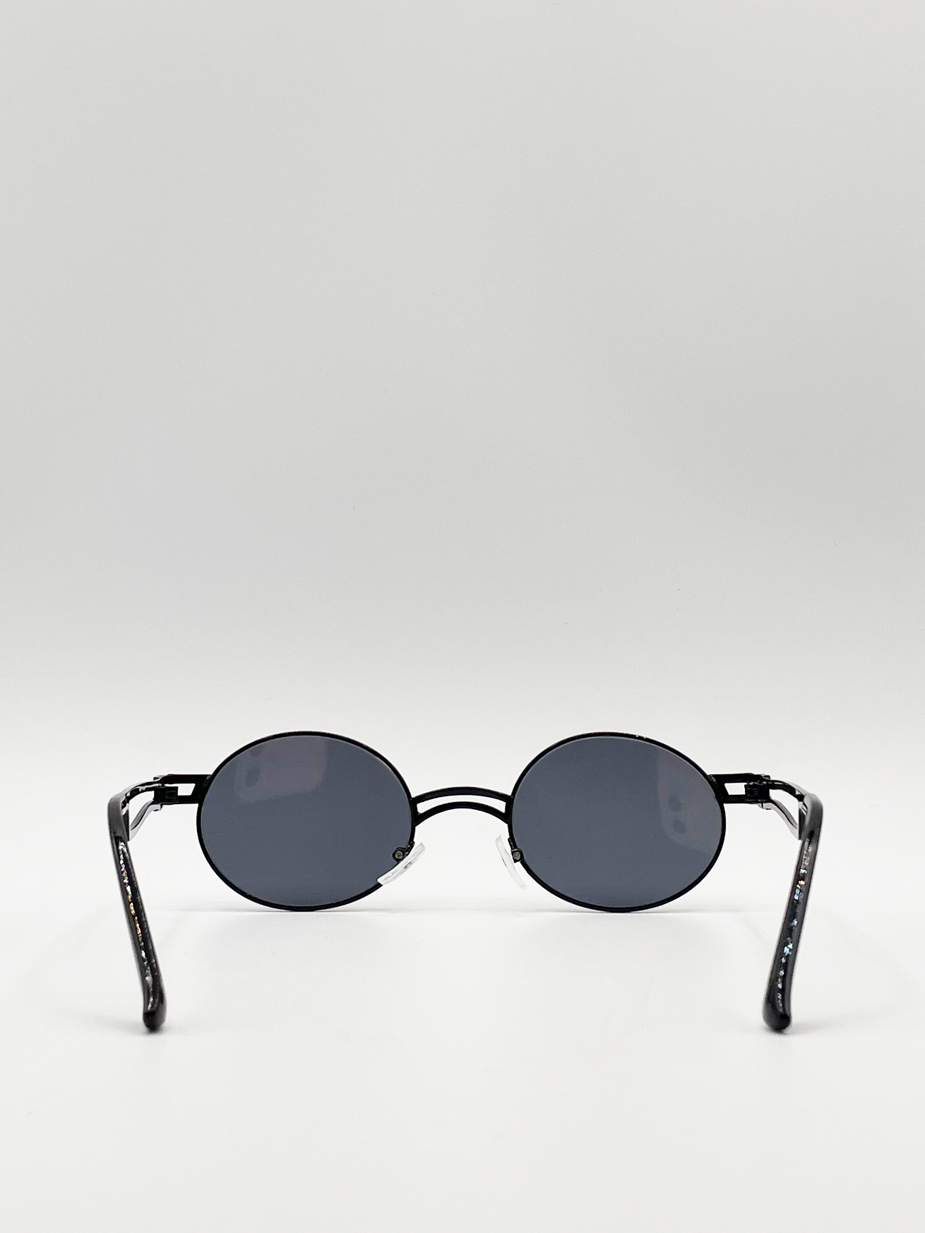 Retro Round Sunglasses in Black - svnx