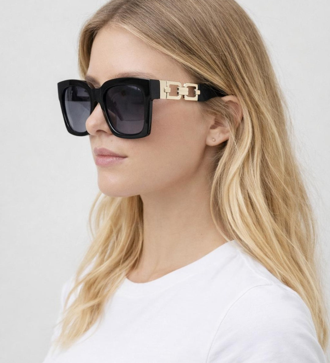 Oversized Sunglasses with Gold chain detail - svnx