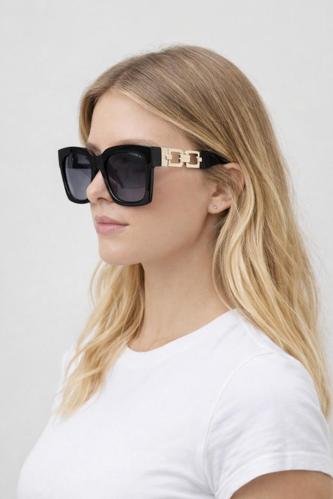 Oversized Sunglasses with Gold chain detail - svnx