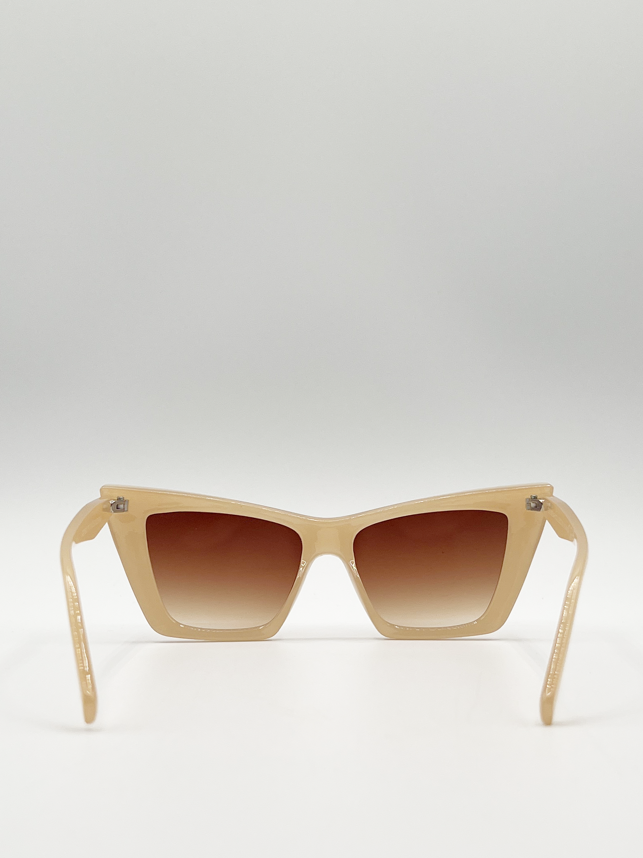 Oversized angular cateye sunglasses in Mocha - svnx