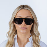 Retro Ribbed Navigator Sunglasses in Black - svnx
