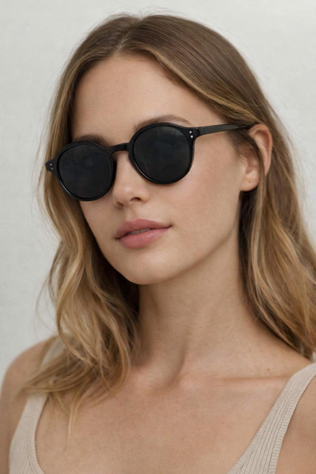 Classic Preppy Sunglasses With Key Hole Nosebridge - svnx