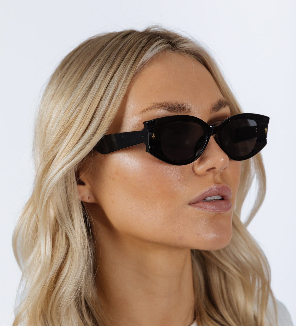 Oval Rectangular Vintage Sunglasses in Black - svnx