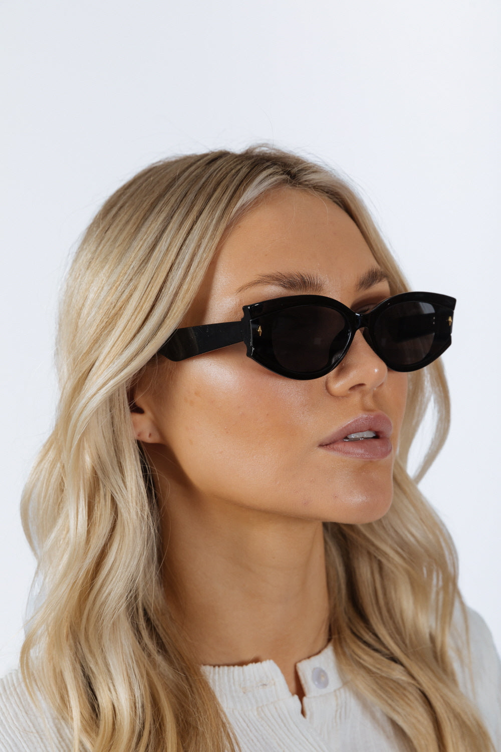 Oval Rectangular Vintage Sunglasses in Black - svnx