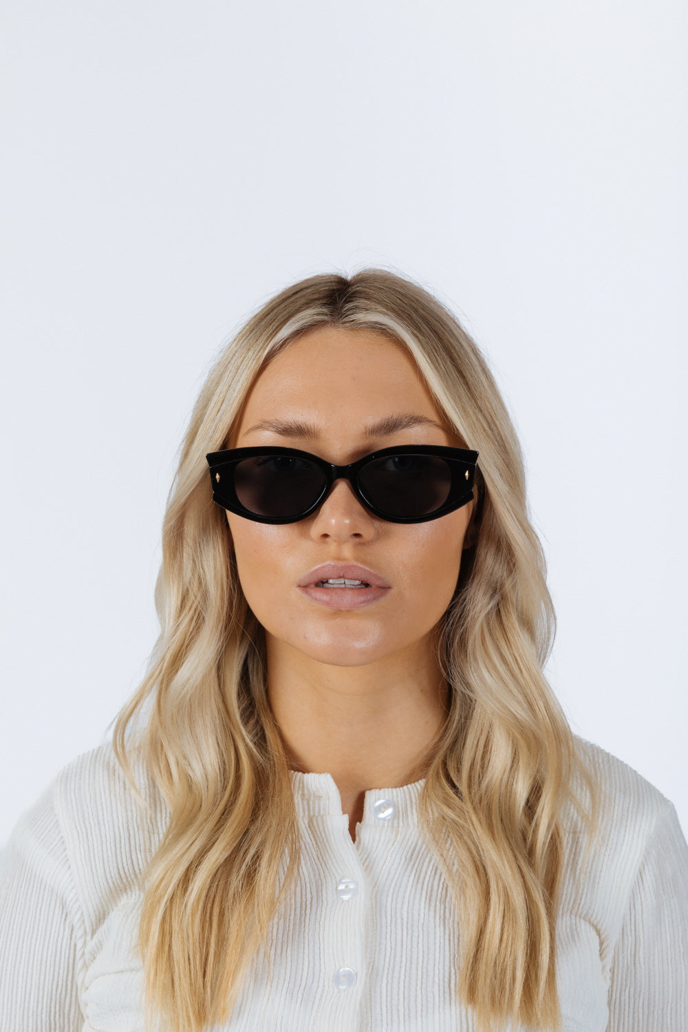Oval Rectangular Vintage Sunglasses in Black - svnx