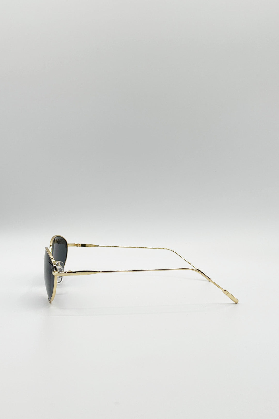 Metal Oval Cat Eye Sunglasses In Black - svnx