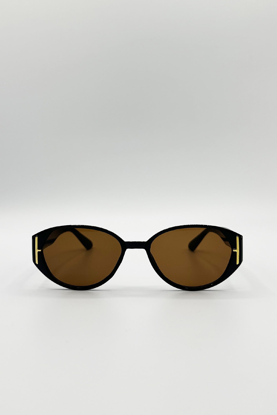 Round Cat Eye Detail Sunglasses In Black - svnx