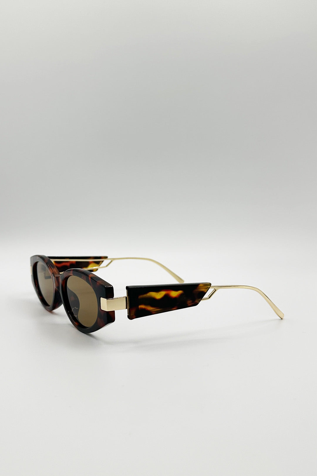 Oval Metal Detail Sunglasses In Tortoiseshell - svnx