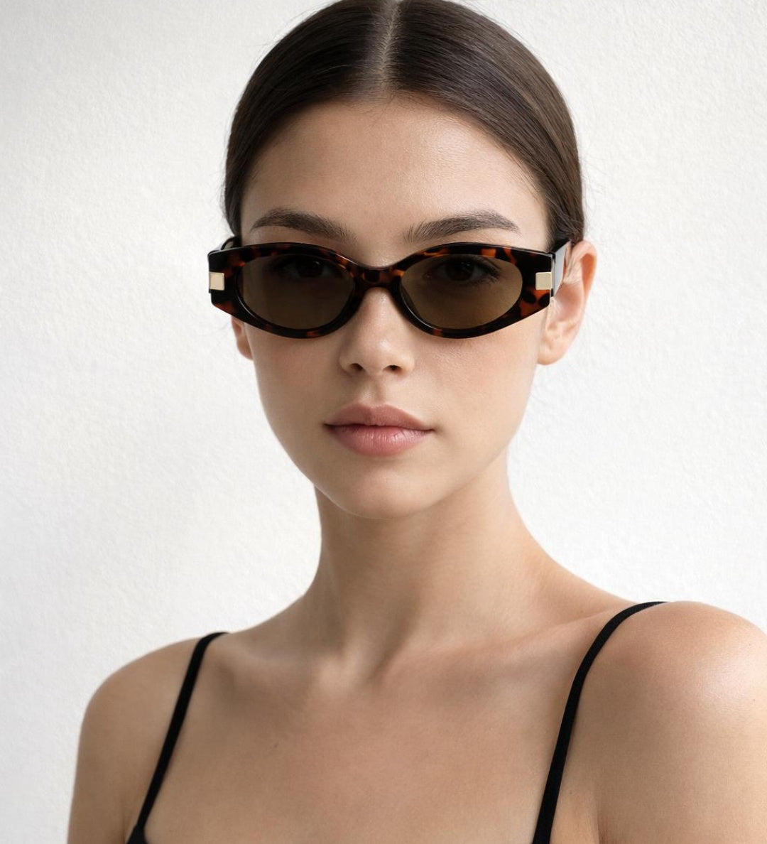 Oval Metal Detail Sunglasses In Tortoiseshell - svnx