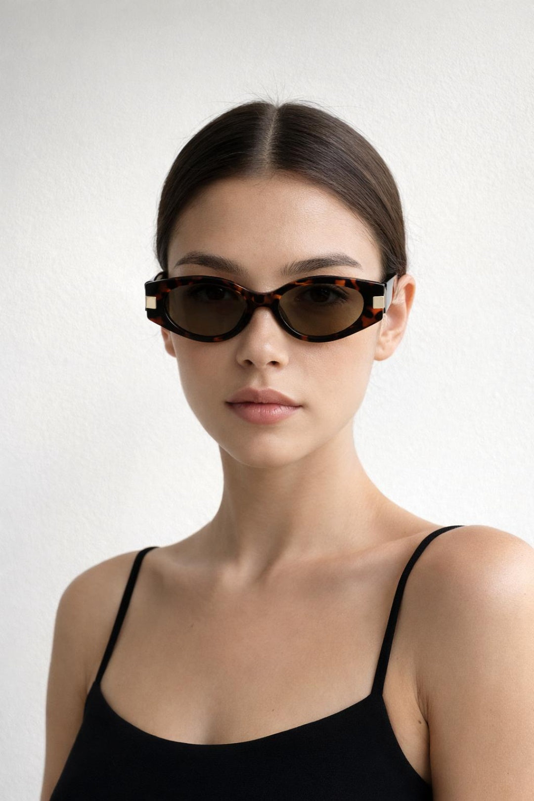 Oval Metal Detail Sunglasses In Tortoiseshell - svnx