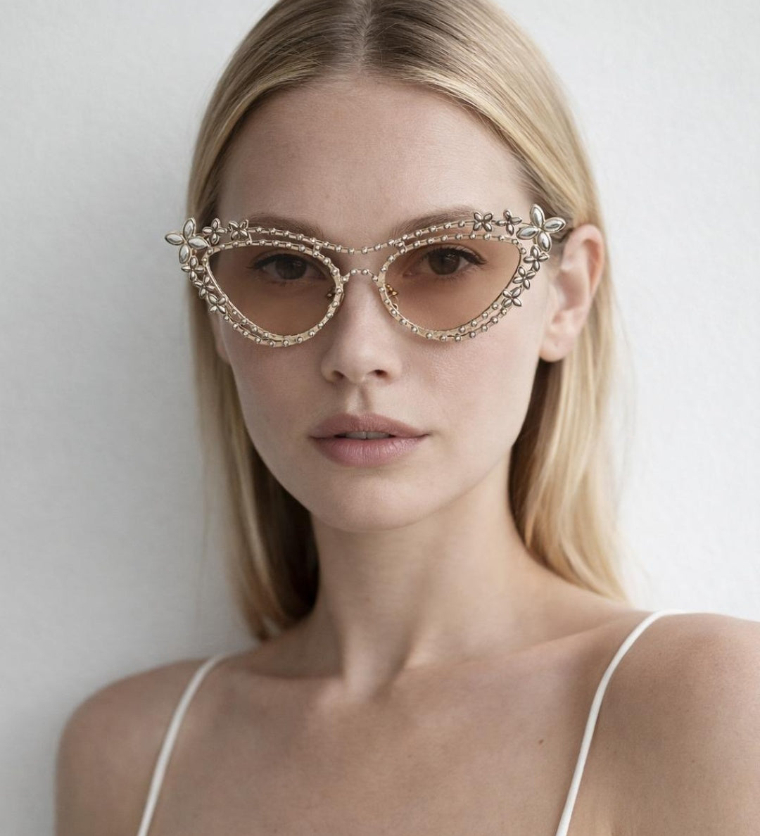 Diamante Cat Eye Sunglasses In Champagne - svnx