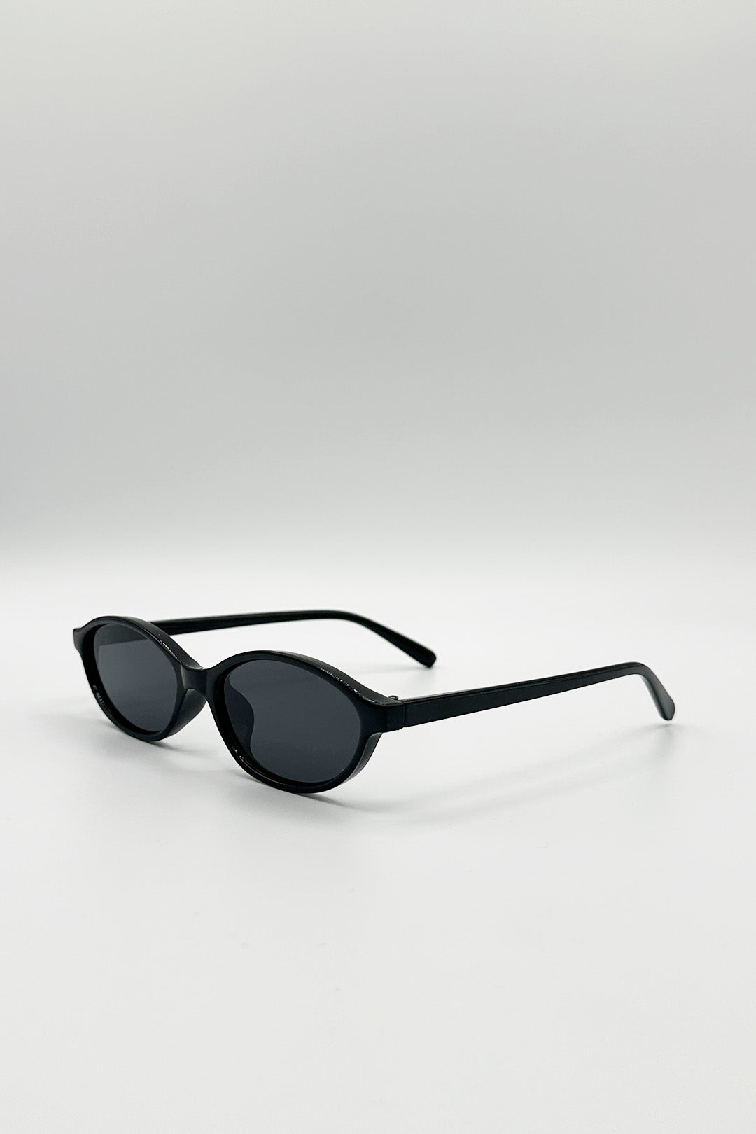 Oval Sunglasses In Black - svnx