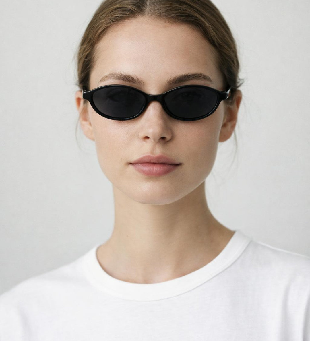 Oval Sunglasses In Black - svnx
