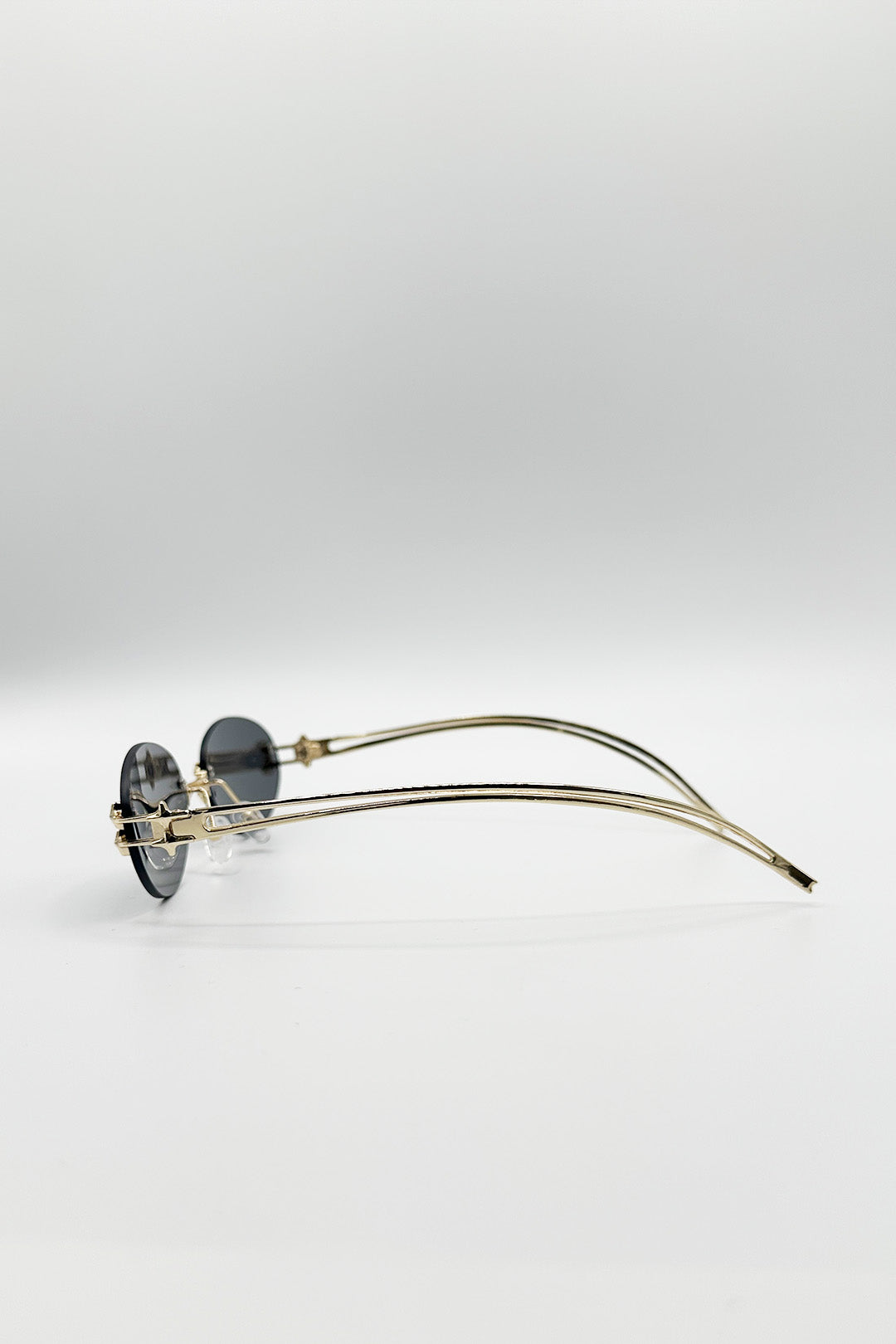 Rimless Oval Sunglasses In Black - svnx