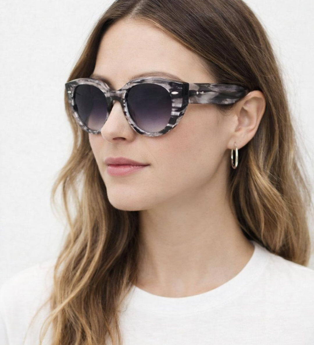 Round Stripe Cat Eye Sunglasses In Black - svnx