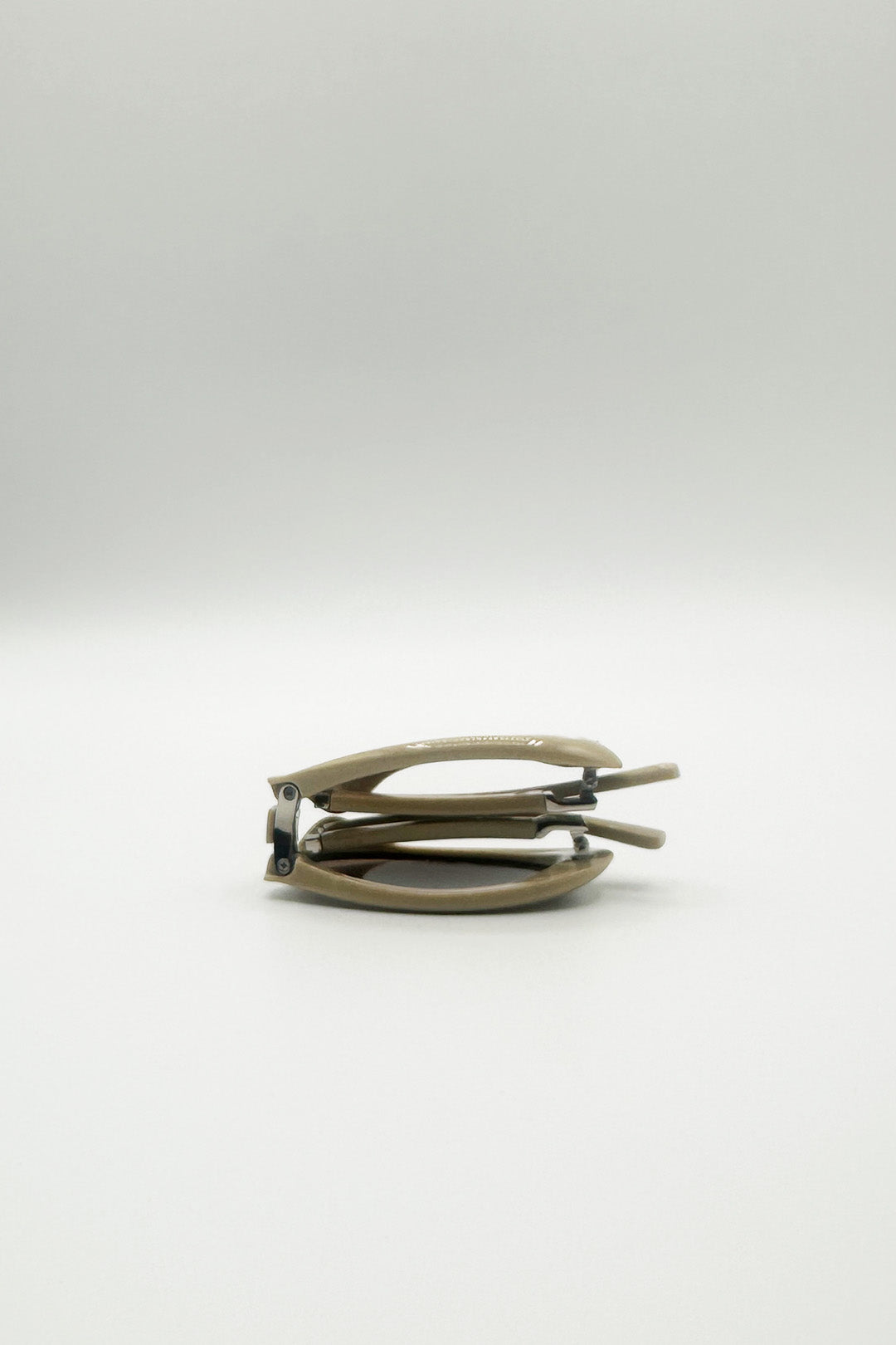 Oval Sunglasses In Beige - Foldable - svnx