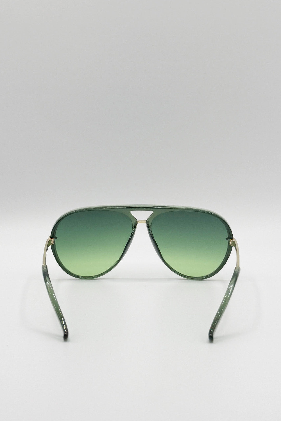 Bold Aviator Metal Arm Sunglasses In Green In Green - svnx