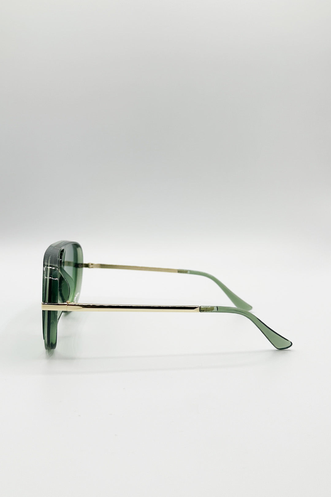 Bold Aviator Metal Arm Sunglasses In Green In Green - svnx