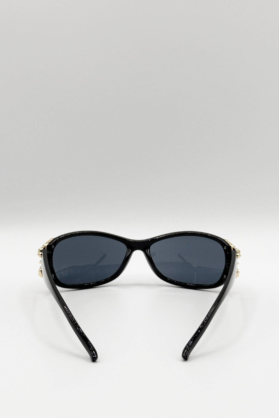 Vintage Wrap Around With Butterfly Detail Sunglasses In Black - svnx