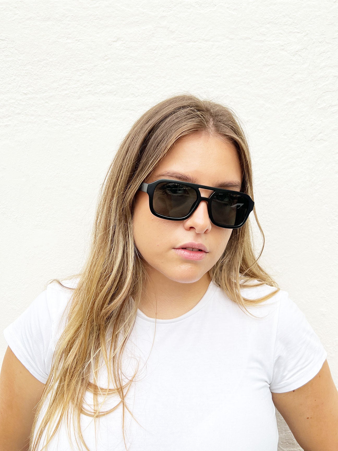 Navigator Retro Style Plastic Frame Sunglasses - svnx