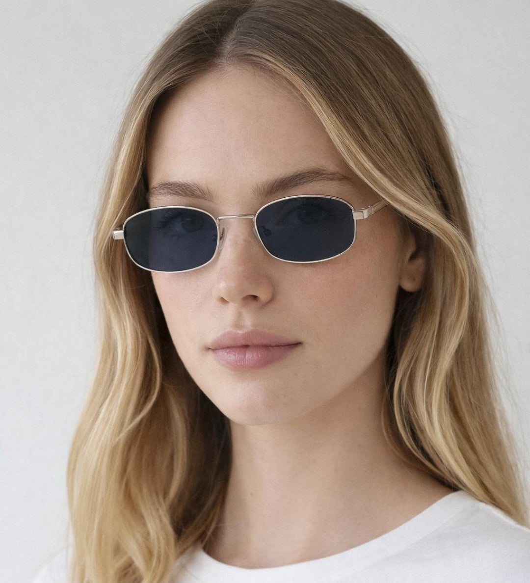 Slim Metal Oval Frame in Silver with Black Lenses - svnx