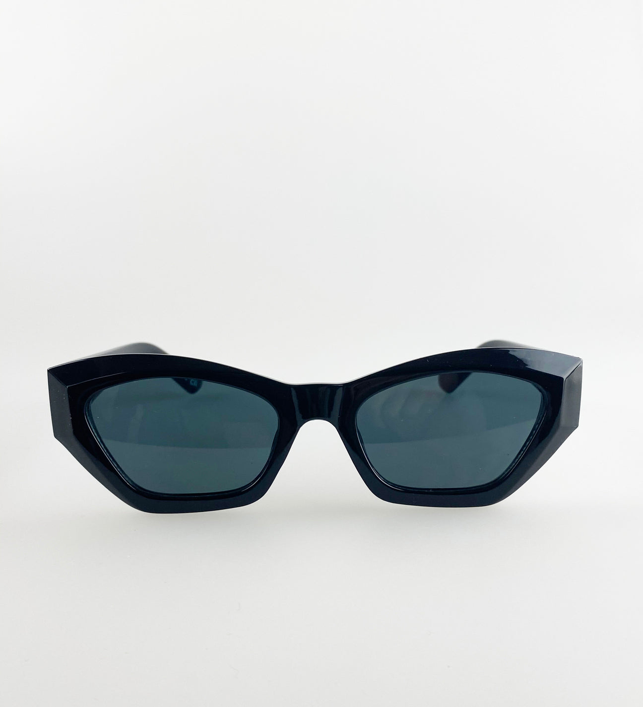 Black Angular Cat-Eye Sunglasses - svnx