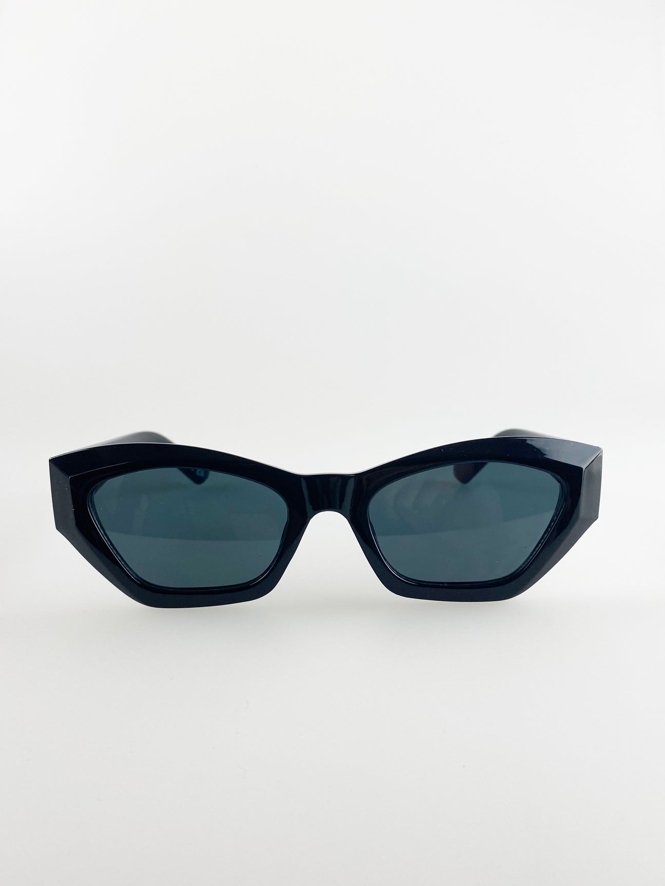 Black Angular Cat-Eye Sunglasses - svnx
