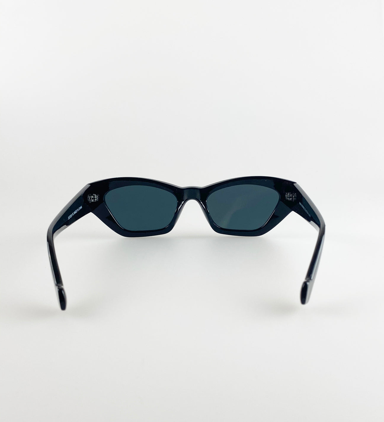 Black Angular Cat-Eye Sunglasses - svnx