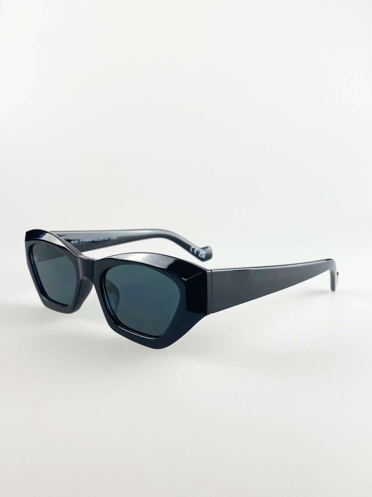 Black Angular Cat-Eye Sunglasses - svnx