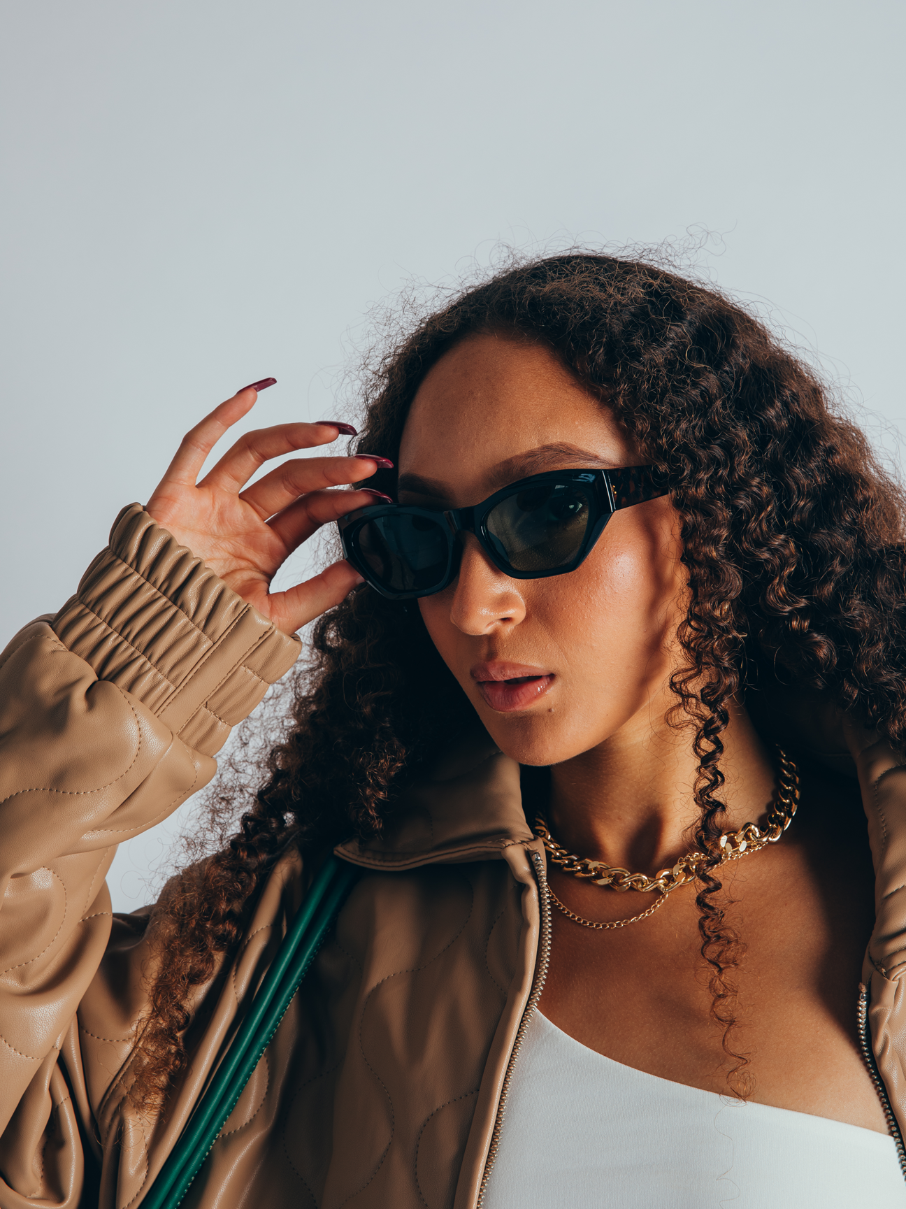 Black Angular Cat-Eye Sunglasses - svnx