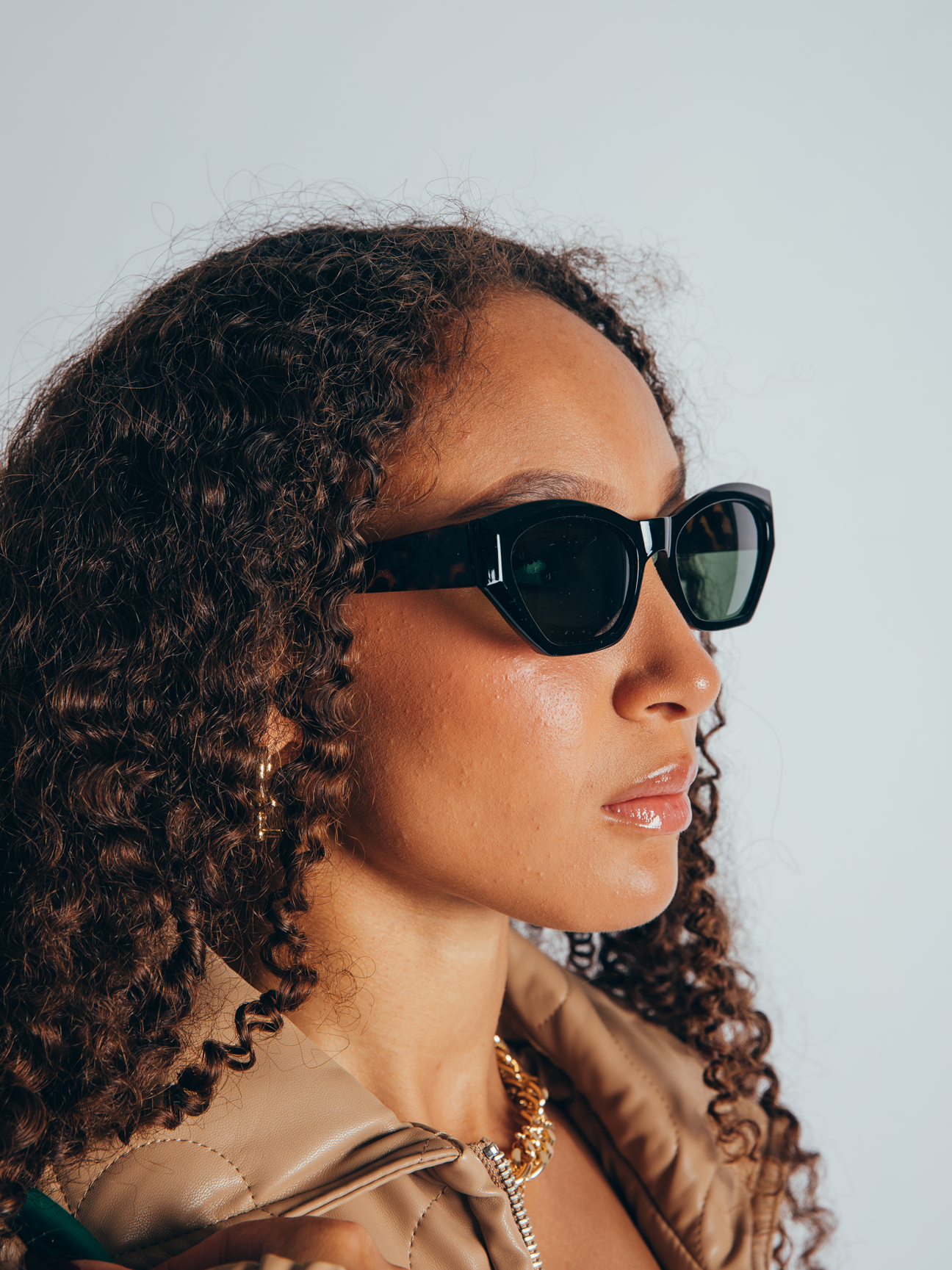 Black Angular Cat-Eye Sunglasses - svnx