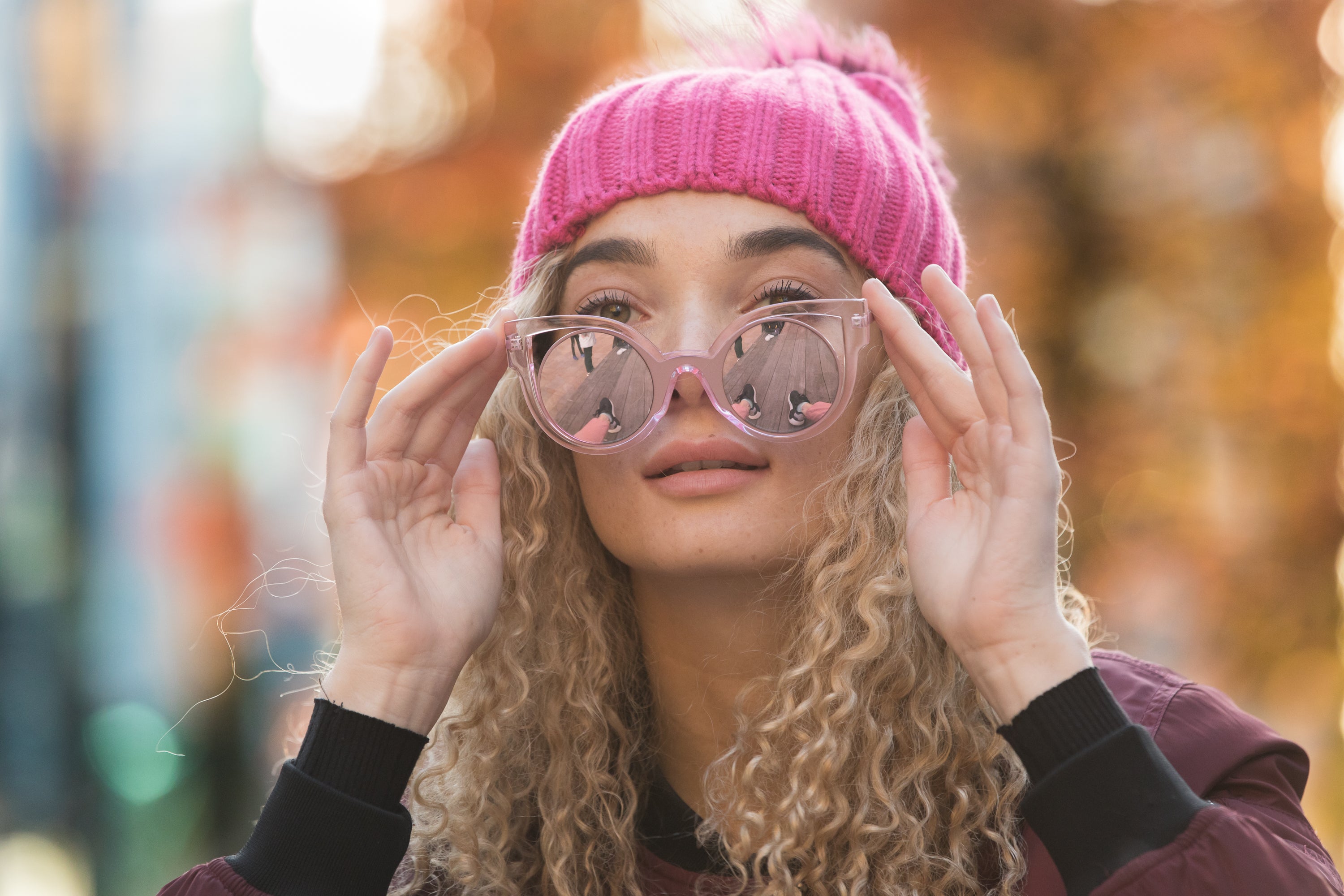 Transparent Pink Sunglasses with Round Lenses and Cat Eye Frame - svnx