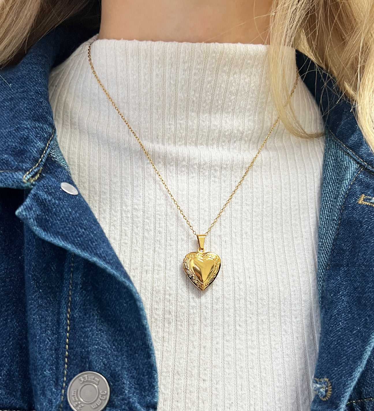 Large Heart Locket Necklace in Gold - Gift Boxed - svnx