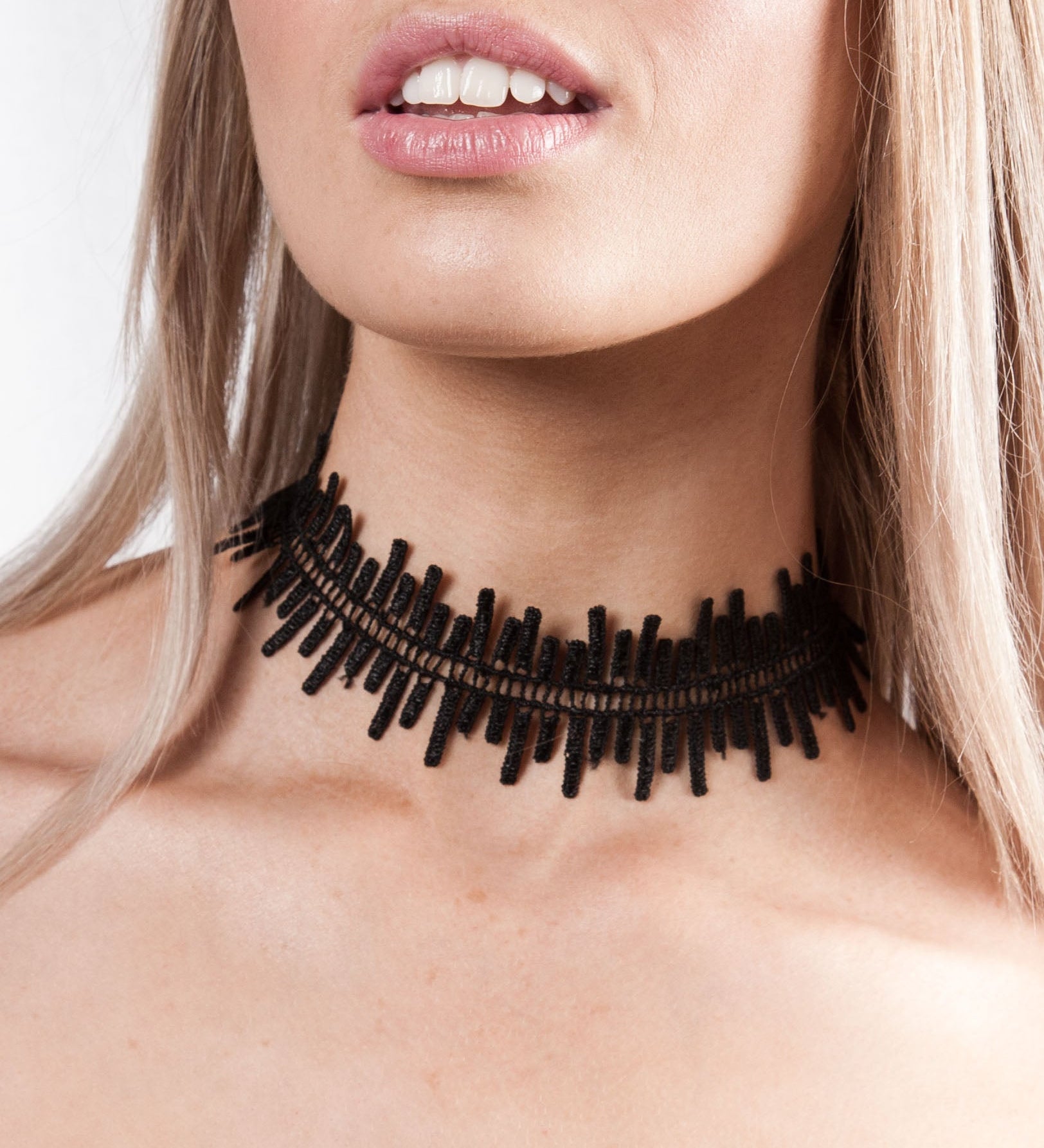Black Corded Zig Zag Ladder Effect Choker - svnx
