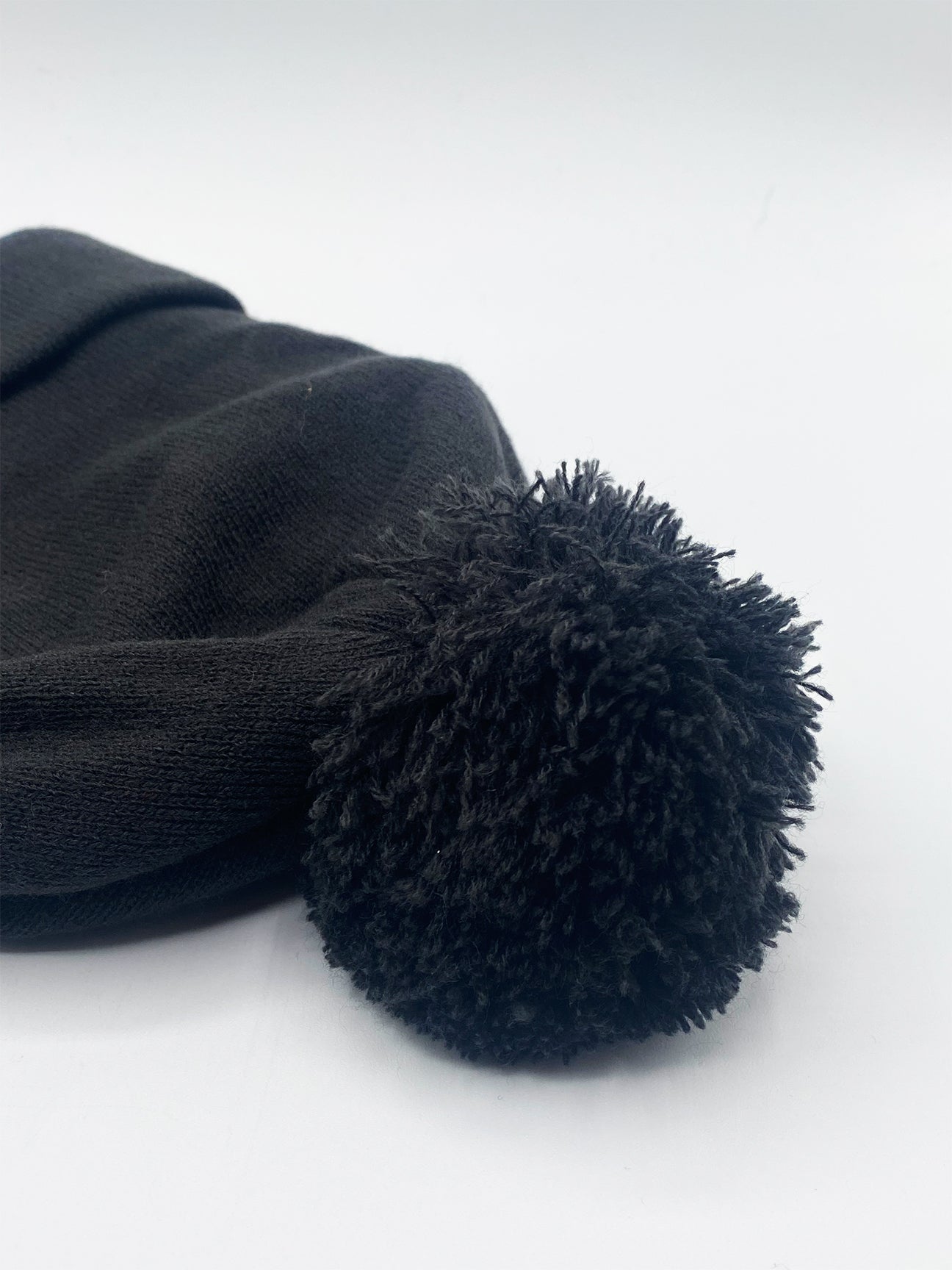 Knitted Pom Pom Beanie - svnx