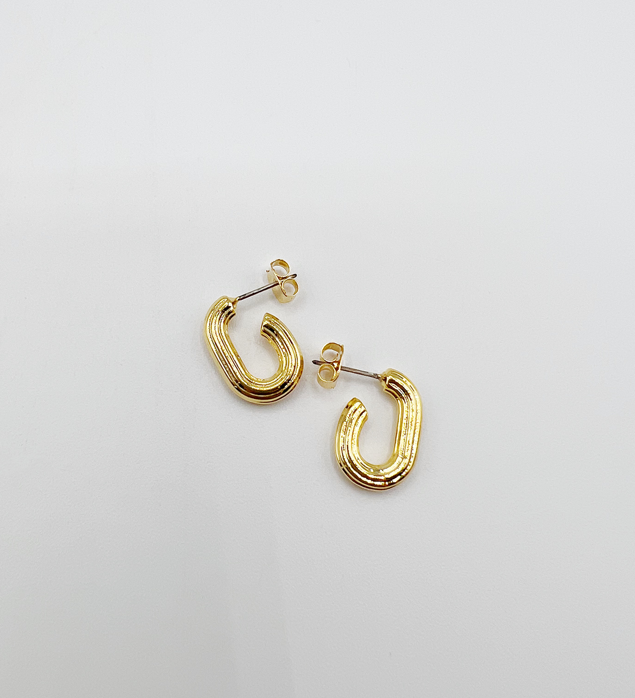 Chunky Oval Half Hoop Earrings - svnx